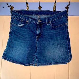 Women’s Levi jeans